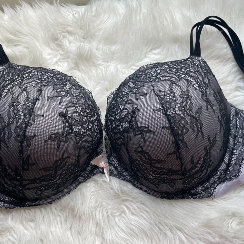 NWOT Victoria's Secret Very Sexy push up bra, pale lavender with black lace 38DD